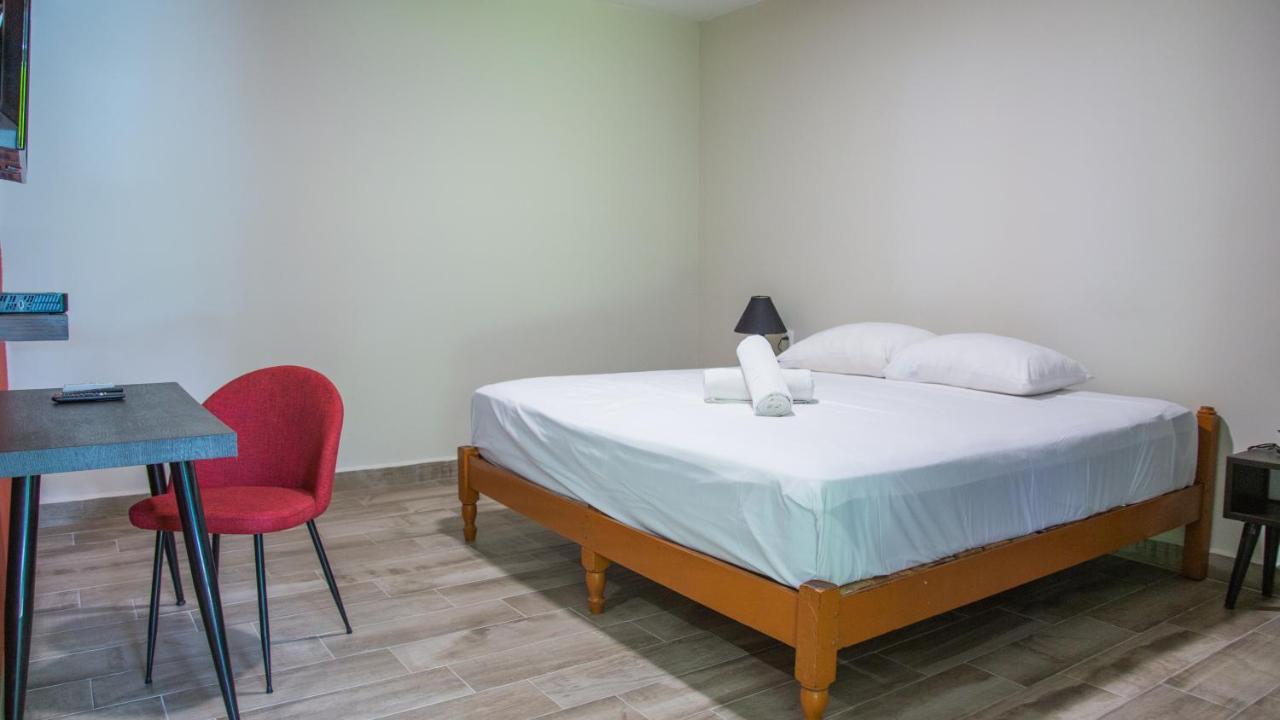 Esduma Iguanas Hotel Плая-дель-Кармен Экстерьер фото